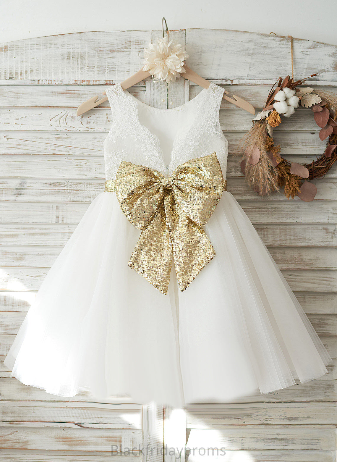 - Flower Girl Dresses A-Line Back Tulle/Lace/Sequined Dress Winifred Knee-length Flower Girl Neck Bow(s)/V Scoop Sleeveless With